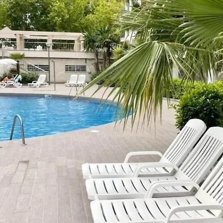 Salou apt a 300m playa,Portaventura, parking, piscina,Wi-fi